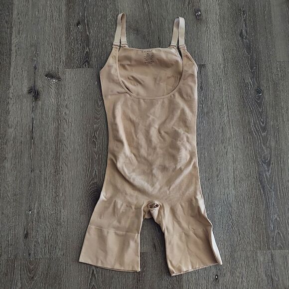 UnderWhere? Womens Classic Nude Bodysuit Mid Thigh W. Open Gusset XL - Picture 1 of 5